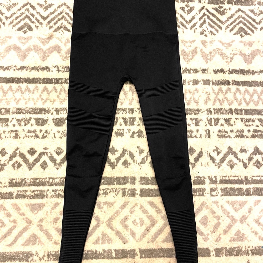 Belly Bandit Mother Tucker Compression Moto Leggings. Brand New/Size L